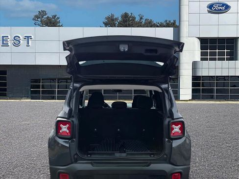 Used 2023 Jeep Renegade Altitude w/ Sun/Sound Group AWD/4WD image 10