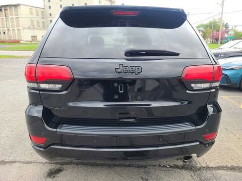 Used 2022 Jeep Grand Cherokee Laredo X AWD/4WD image 8