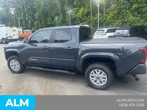 Used 2025 Toyota Tacoma SR5 AWD/4WD image 16
