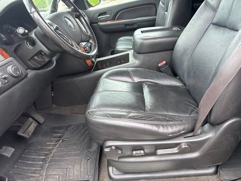Used 2009 Chevrolet Suburban LT AWD/4WD image 15