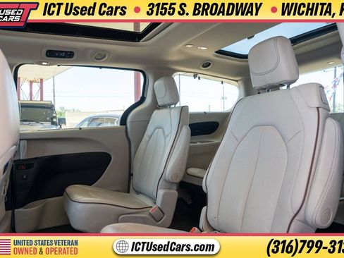 Used 2020 Chrysler Pacifica Limited FWD image 14