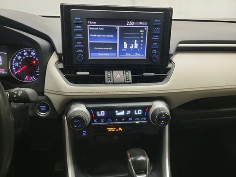 Used 2019 Toyota RAV4 XLE Premium image 21