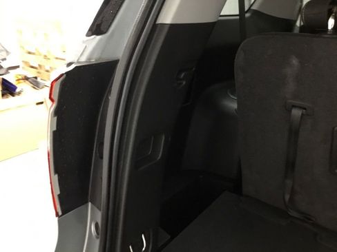 Used 2023 GMC Acadia SLE w/ Driver Convenience Package image 17