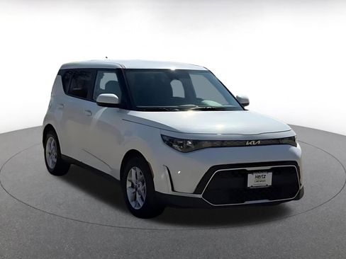 Used 2025 Kia Soul LX w/ LX Technology Package image 3