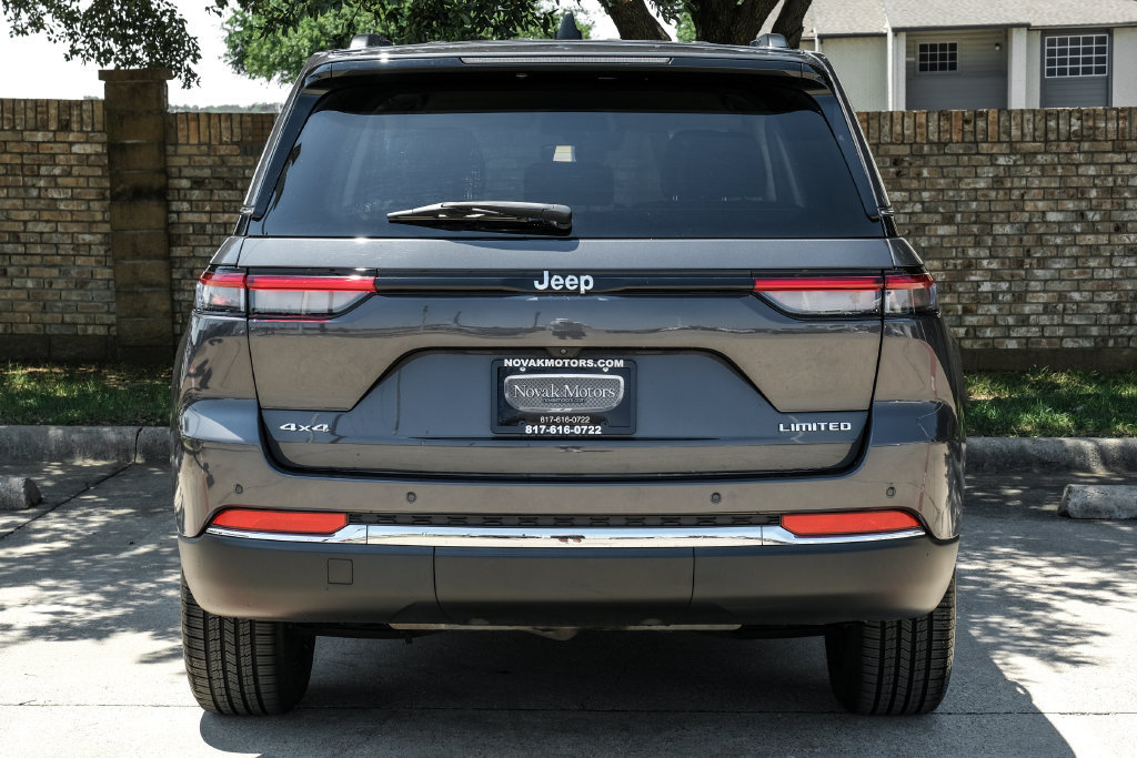 Used 2023 Jeep Grand Cherokee Limited AWD/4WD image 18