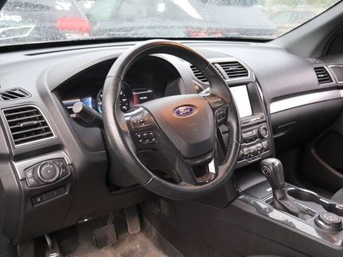 Used 2018 Ford Explorer XLT w/ Equipment Group 201A AWD/4WD image 6