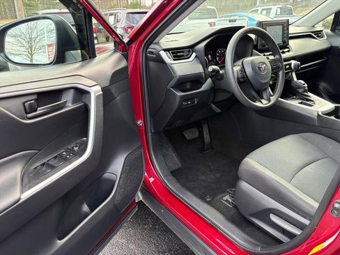 Used 2021 Toyota RAV4 LE image 14