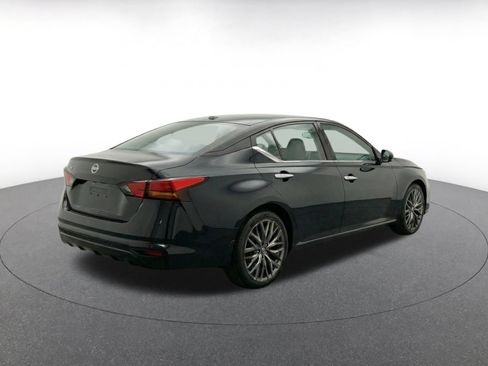 Used 2025 Nissan Altima 2.5 SV FWD image 9