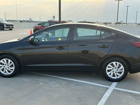 Used 2019 Hyundai Elantra SE w/ Cargo Package image 9