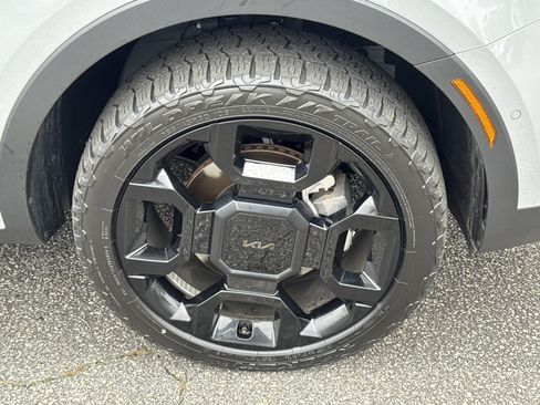 Certified 2025 Kia Sorento SX image 12