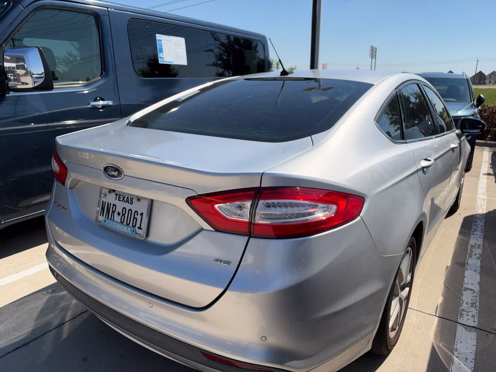 Used 2016 Ford Fusion SE FWD image 3