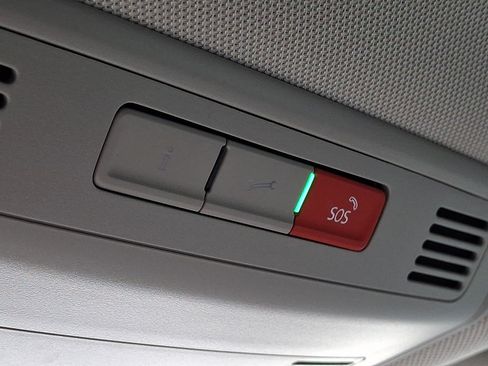 Used 2025 Volkswagen Jetta SE FWD image 26