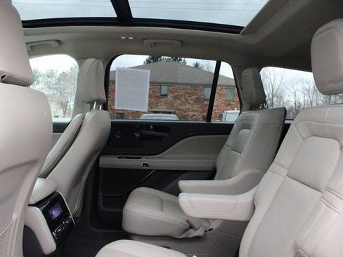 Used 2023 Lincoln Aviator Reserve w/ Elements Package Plus image 33