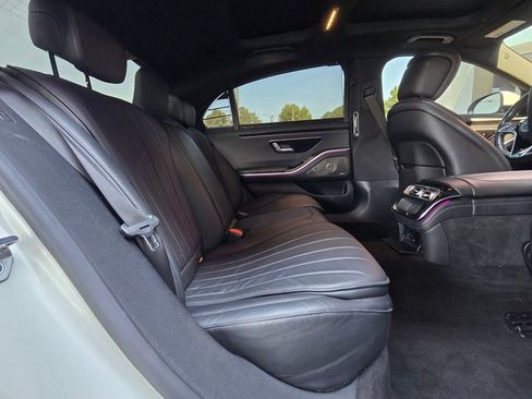 Used 2022 Mercedes-Benz S 500 4MATIC w/ AMG Line Package image 27