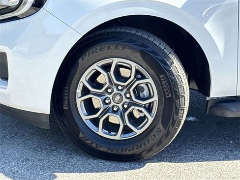 Used 2025 Ford Expedition Active image 41