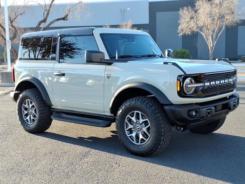 Used 2025 Ford Bronco Badlands image 7