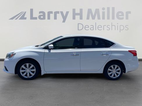Used 2017 Nissan Sentra SV FWD image 2