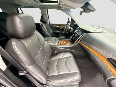 Used 2020 Cadillac Escalade Luxury w/ LPO, Radiant Package AWD/4WD image 19