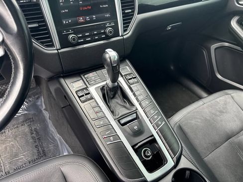 Used 2018 Porsche Macan w/ Driver Memory Package AWD/4WD image 15