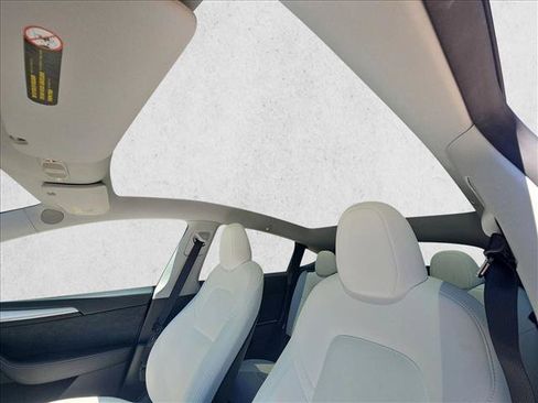 Used 2025 Tesla Model Y Long Range AWD/4WD image 16