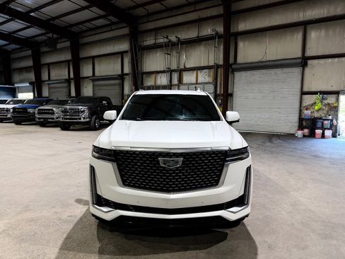 Used 2022 Cadillac Escalade Luxury AWD/4WD image 10