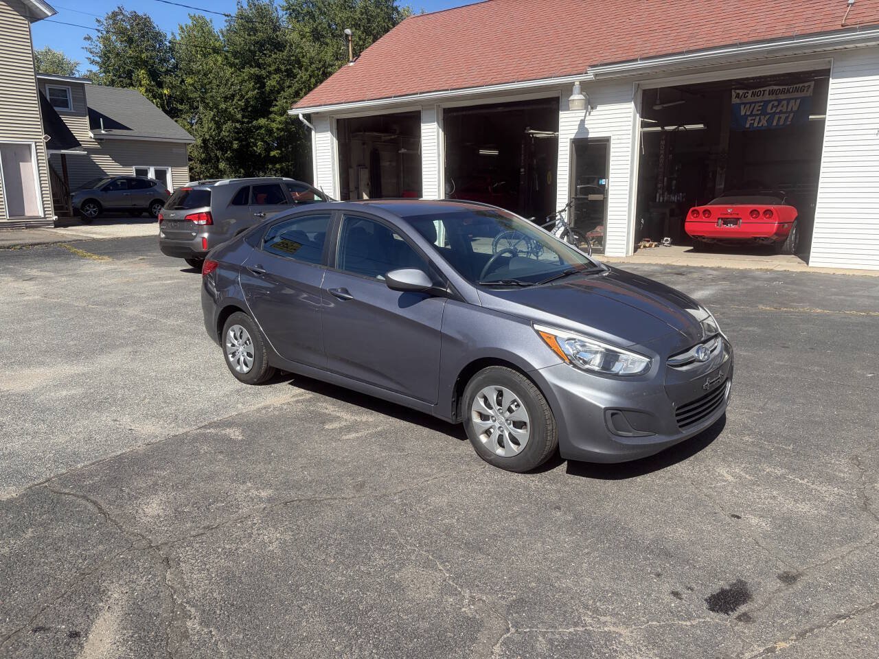 Used 2017 Hyundai Accent SE FWD image 4