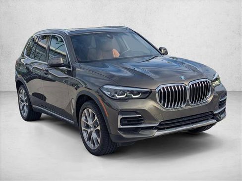 Certified 2023 BMW X5 sDrive40i w/ Premium Package image 3