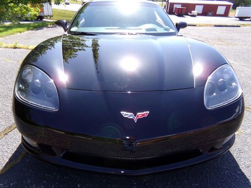 Used 2005 Chevrolet Corvette Coupe w/ Preferred Equipment Group RWD image 3