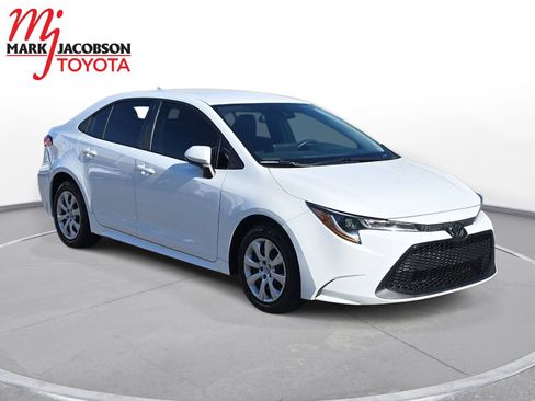 Used 2022 Toyota Corolla LE image 5