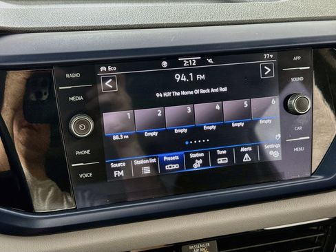 Used 2023 Volkswagen Taos SE w/ Panoramic Sunroof Package AWD/4WD image 18