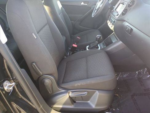 Used 2017 Volkswagen Tiguan Limited w/ Alloy Wheels Package image 19