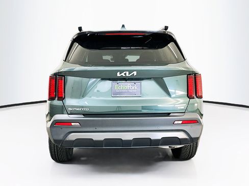Used 2023 Kia Sorento S w/ Panoramic Sunroof Package image 7
