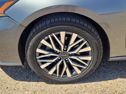 Used 2025 Nissan Altima 2.5 SV AWD/4WD image 10