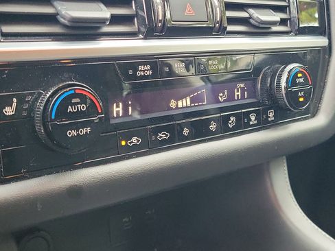 Certified 2025 Nissan Pathfinder SV image 32