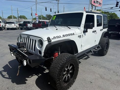 Used 2018 Jeep Wrangler Unlimited Sport w/ Connectivity Group AWD/4WD image 8
