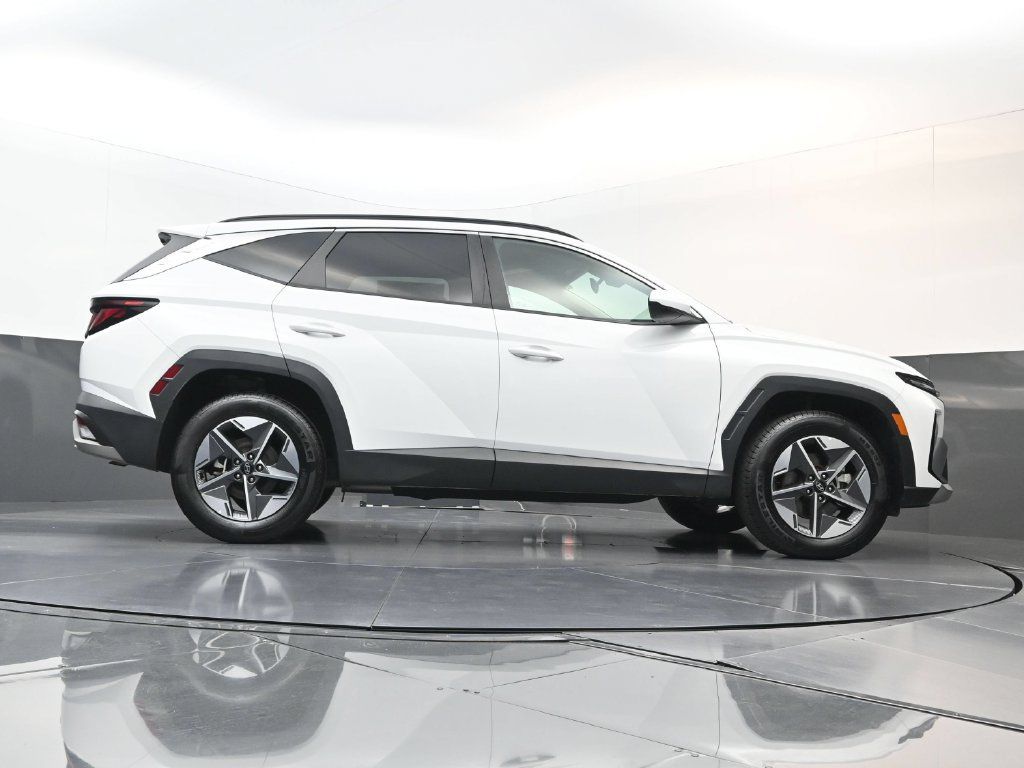 Certified 2025 Hyundai Tucson SEL AWD/4WD image 23