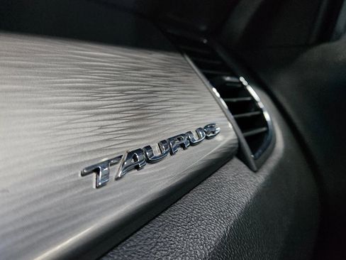 Used 2014 Ford Taurus SEL image 38