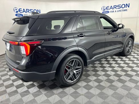 Used 2025 Ford Explorer ST-Line w/ ST-Line Street Pack AWD/4WD image 6