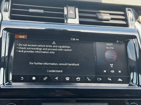 Used 2017 Land Rover Discovery HSE AWD/4WD image 38