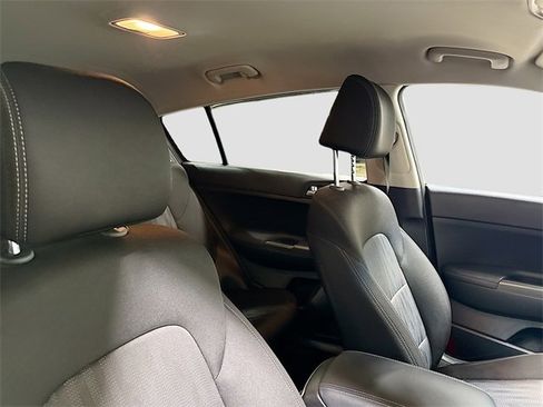 Used 2020 Kia Sportage LX image 29