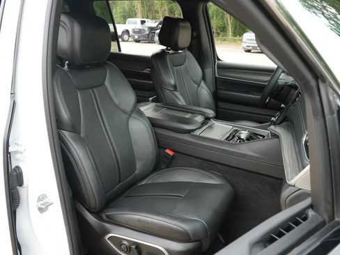 Used 2024 Jeep Wagoneer Series III AWD/4WD image 24