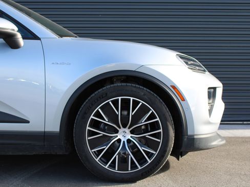 Certified 2024 Porsche Macan 4 Electric image 12