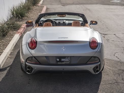 Used 2010 Ferrari California image 4