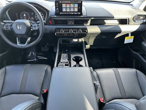 New 2025 Honda Pilot Touring image 16