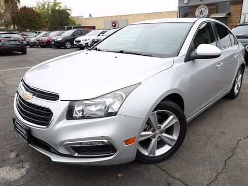 Used 2015 Chevrolet Cruze LT image 2