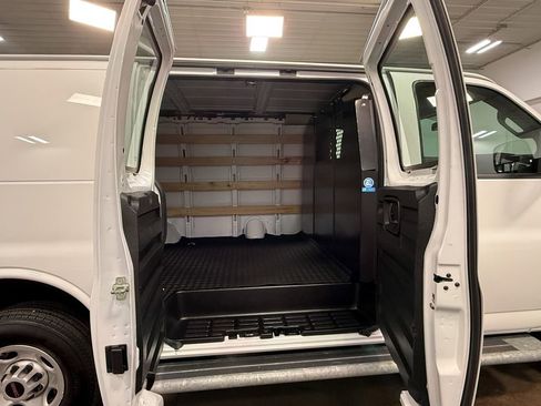 Used 2024 GMC Savana 2500 w/ Driver Convenience Package image 14
