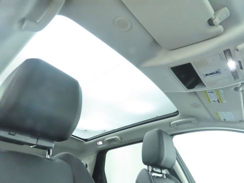 Used 2025 Land Rover Discovery Sport S image 20