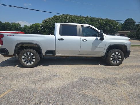 Used 2022 Chevrolet Silverado 2500 Custom w/ Custom Value Package AWD/4WD image 10