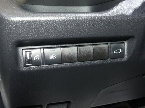 Used 2019 Toyota RAV4 XLE Premium image 29