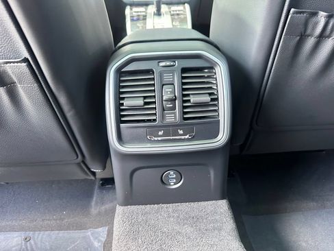 Used 2026 Porsche Macan AWD/4WD image 37